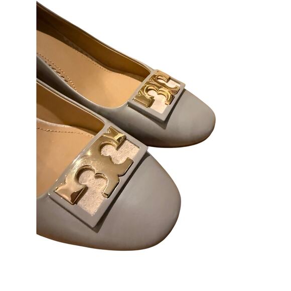 Tory Burch Gigi Taupe Gray Heron Leather Logo Block Heel Pump Sz. 9.5 - Picture 6 of 11